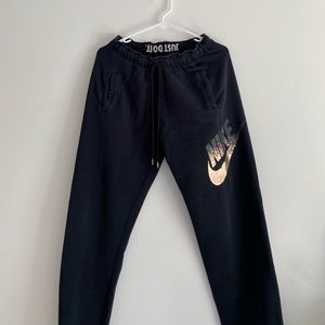 NIKE SWEATPANTS